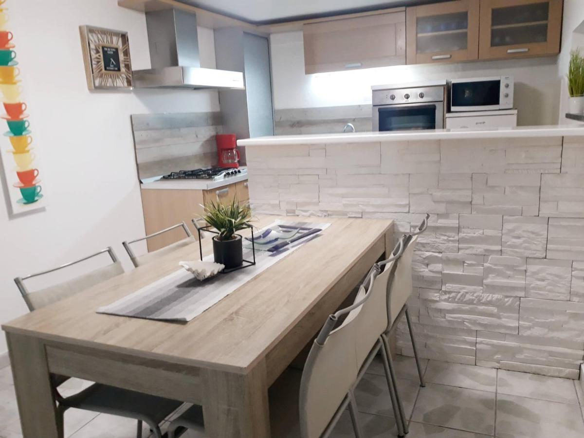 Villa Mihaela - Apartment Ana Cesarica Dış mekan fotoğraf